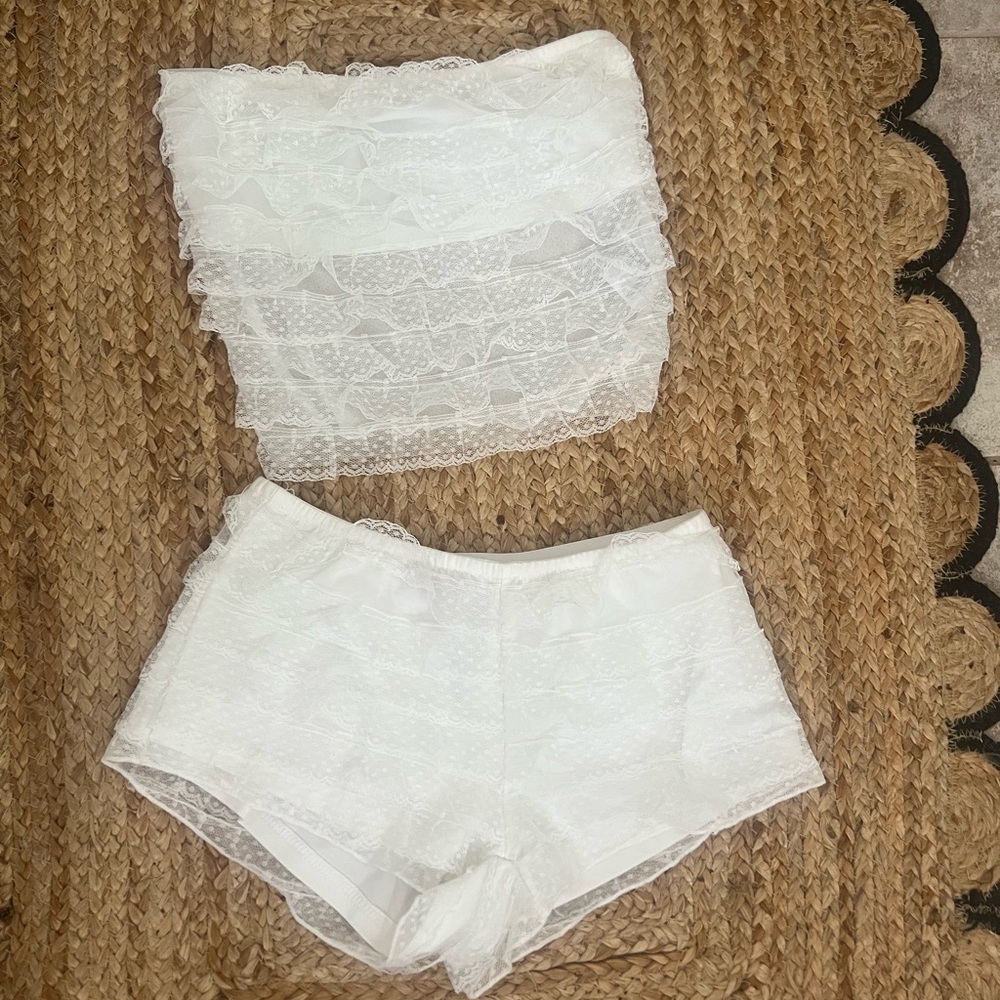 Edikted White Lace ruffle & polka dot strapless Bandeau Shorts Set xs no flaws